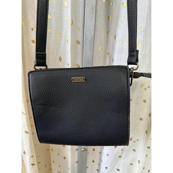 Roxy Women's Stand for the Sun Small Pebble Leather Zipper Closure Shoulder Bag - Picture 2 of 6